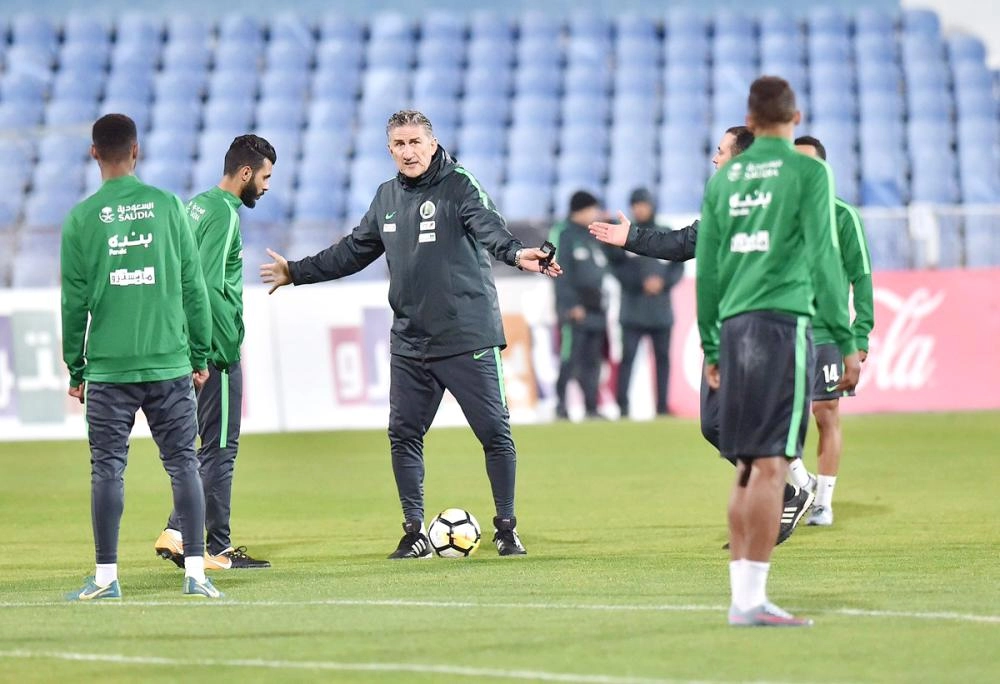 






باوزا مشرفا على تدريب للأخضر في لشبونة                           (الاتحاد السعودي)