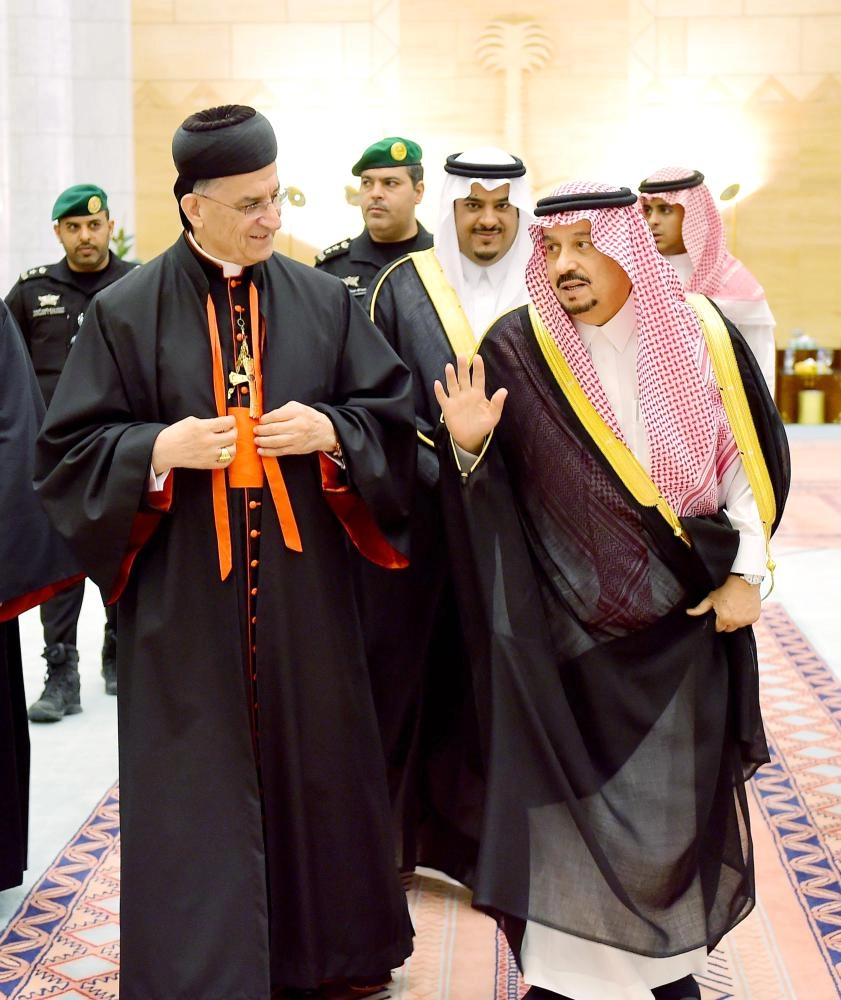 






فيصل بن بندر خلال استقباله مار بشارة الراعي                                   (واس)