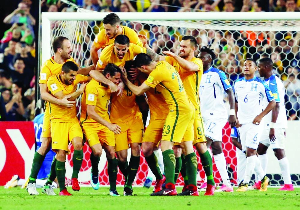 






فرحة لاعبي أستراليا بالتأهل                          (رويترز)