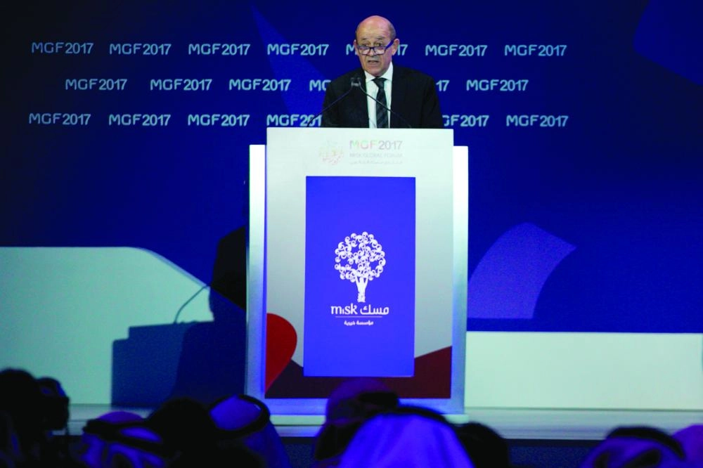 وزير أوروبا والشؤون الخارجية الفرنسية جان لو دريان (رويترز)