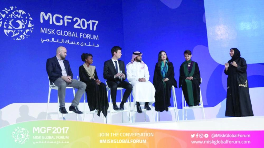 






نقاشات خلال جلسات المنتدى                                 (واس)