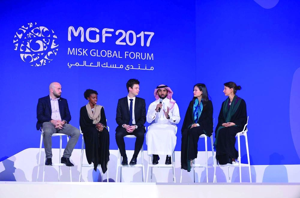 






إحدى جلسات المنتدى