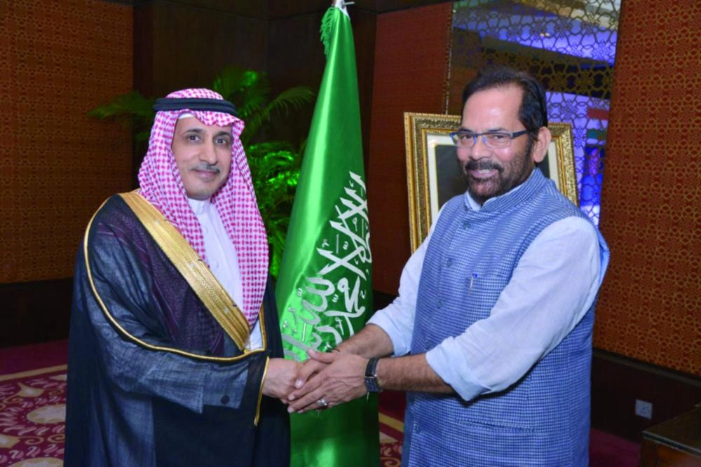 






الساطي يستقبل مسؤولا هنديا في احتفال السفارة باليوم الوطني سبتمبر الماضي  (مكة)