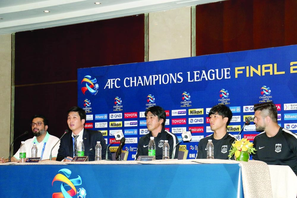 مدرب أوراوا في المؤتمر الصحفي (مكة)