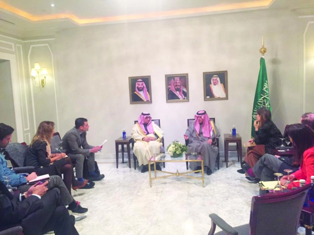 






عادل الجبير يتحدث لكتاب ومحررين في الصحافة الإسبانية                                                                   (الخارجية)