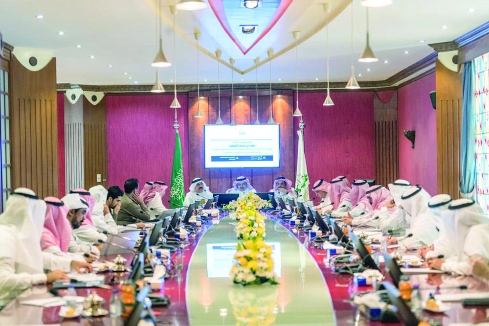 






السكيت متحدثا في الندوة                                                               (مكة)