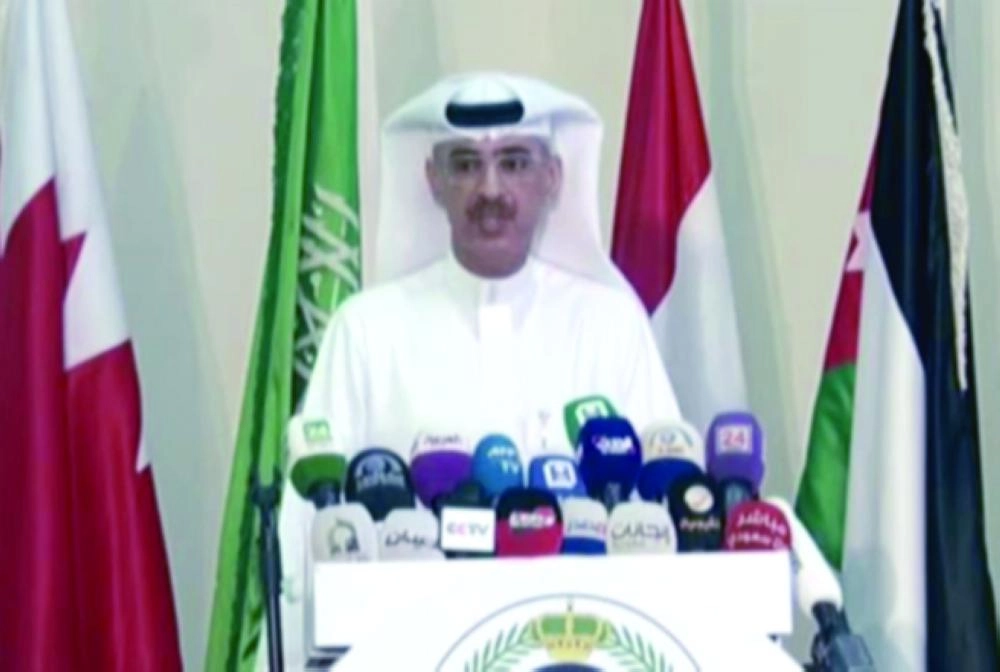 منصور المنصور في مؤتمر صحفي بالرياض أمس (الإخبارية)