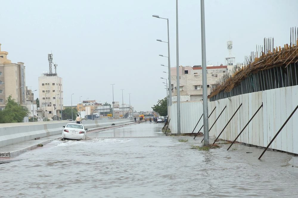 






آثار الأمطار على  جدة أمس                      (محمد الأهدل) ‫‬ ‫‬