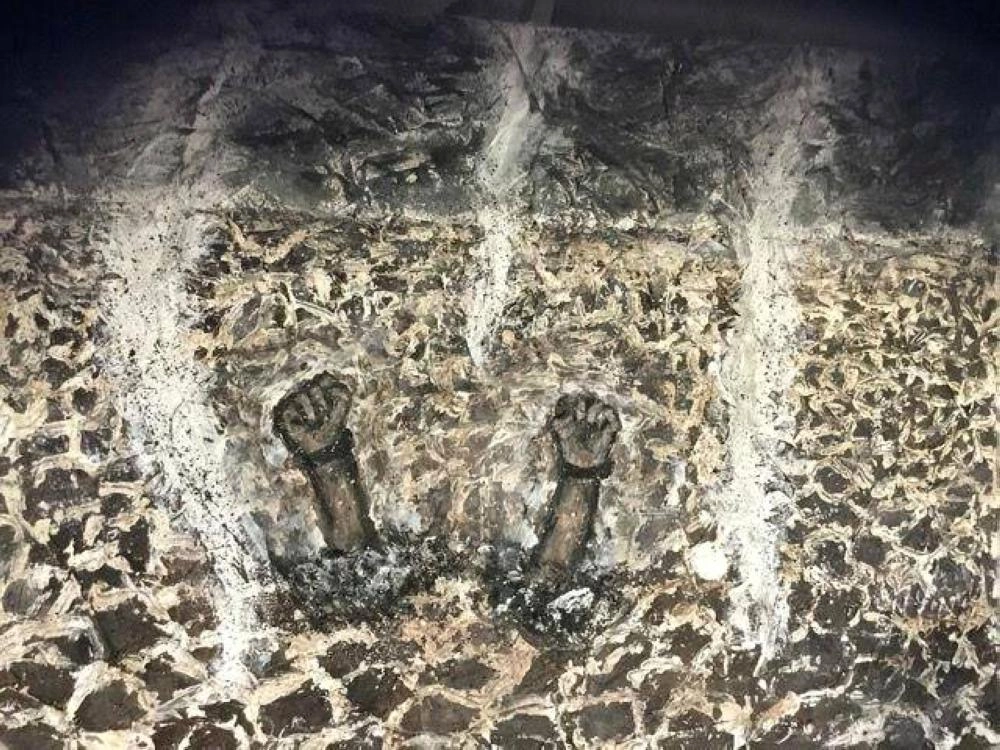 






لوحة تصف ما واجهه رباني من تعذيب (إنديبندنت)