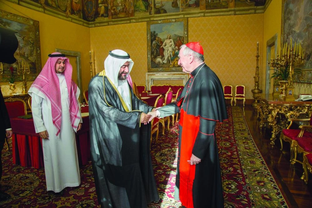 وفد سعودي أثناء زيارته ولقاءاته في الفاتيكان  
