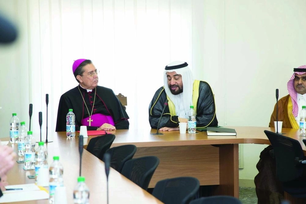 وفد سعودي أثناء زيارته ولقاءاته في الفاتيكان  