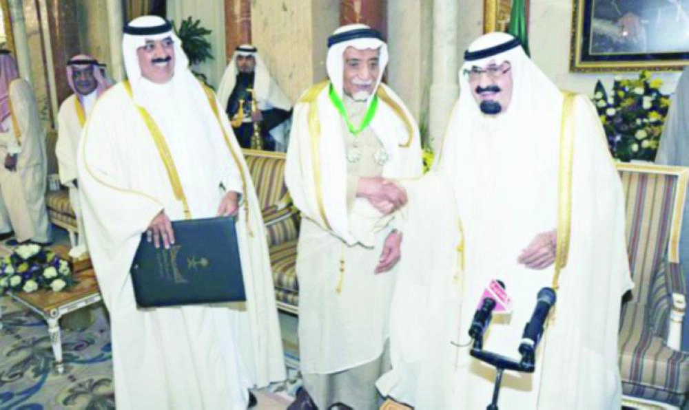 






الملك عبدالله، رحمه الله، لدى تقليد خفاجي وسام الملك عبدالعزيز