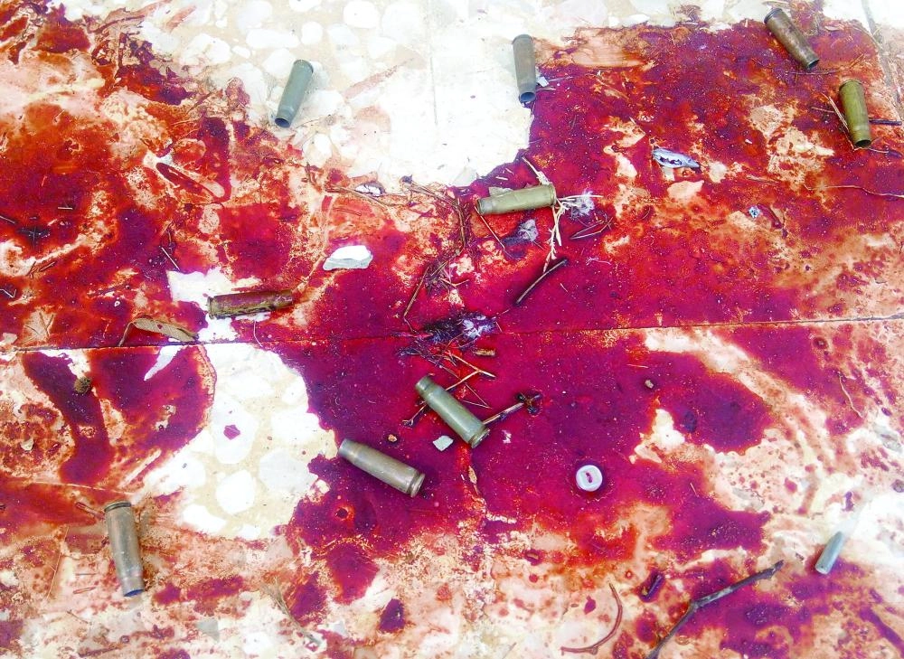 






آثار الهجوم على المسجد