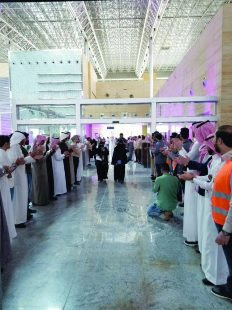 






استقبال حافل للمسافرين في محطة حائل         (تويتر)