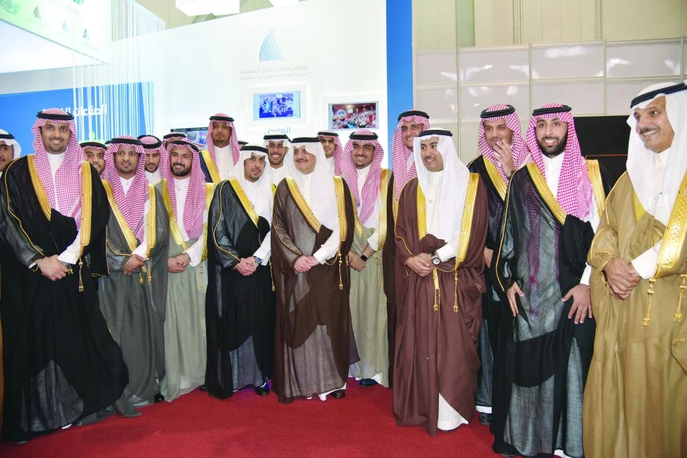 






جماعية للمشاركين مع أمير الشرقية                                                                                                              (مكة)