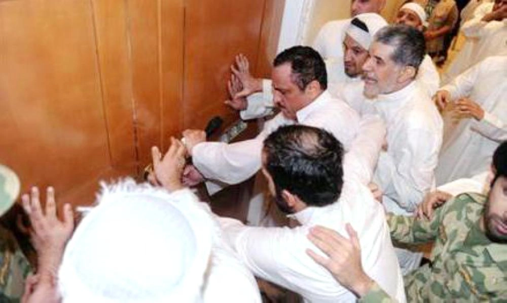 






أرشيفية لمسلم البراك ضمن المقتحمين للمجلس   (الوكالات)