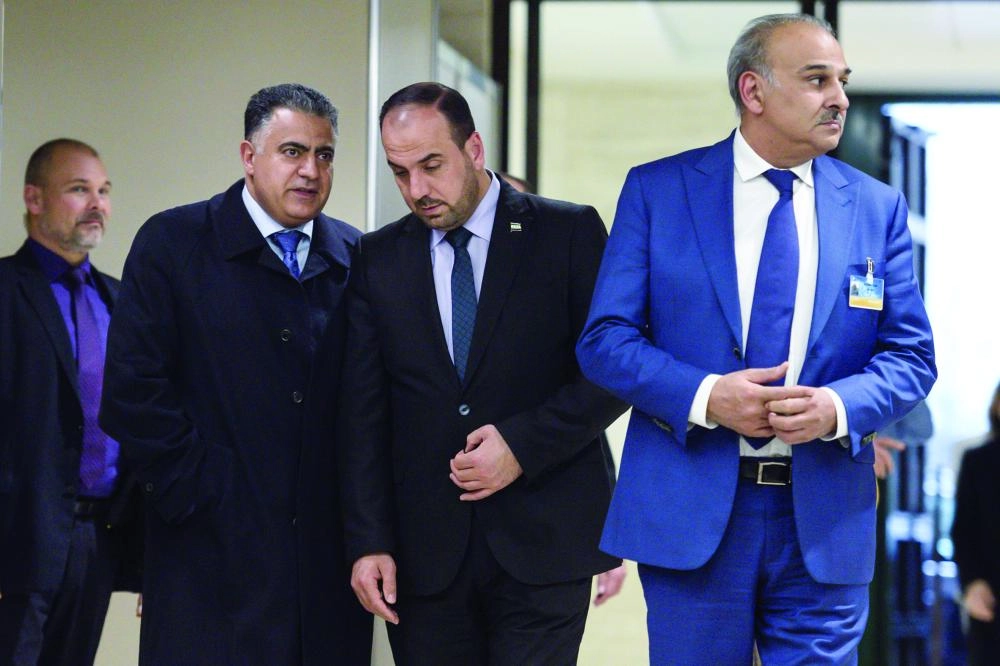 






المحاميد والحريري وجمال سليمان في جنيف    (رويترز)