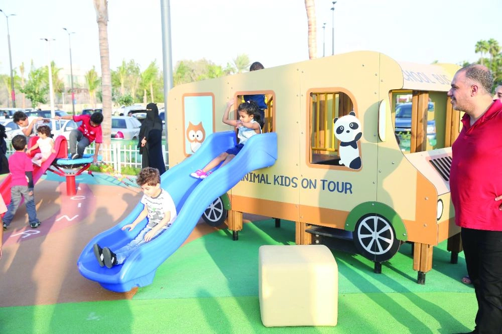 صور زوار أول يوم للواجهة البحرية   (محمد يحيى)