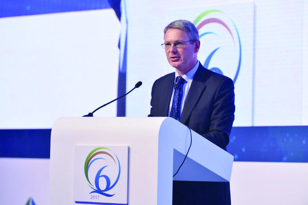 تيرنر يتحدث في المؤتمر ( مكة )