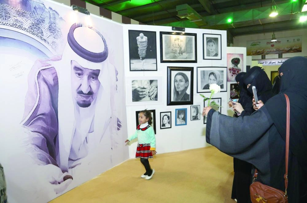 






زوار في المعرض السابق                                            (واس)