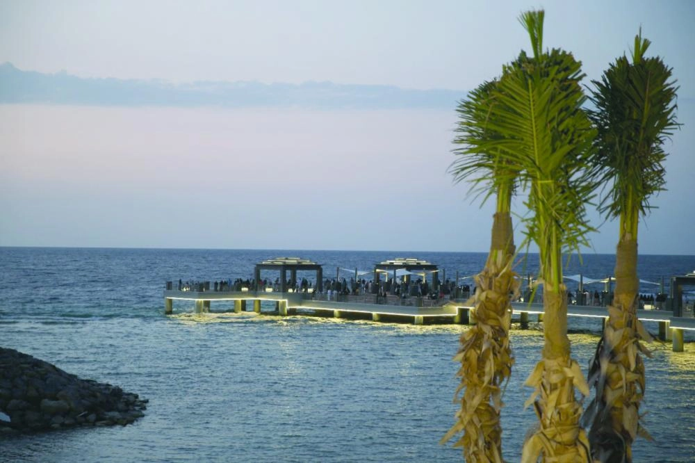 






زوار أول يوم للواجهة البحرية                               (محمد يحيى)