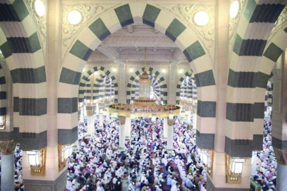 






من صلاة الجمعة في الحرم النبوي أمس