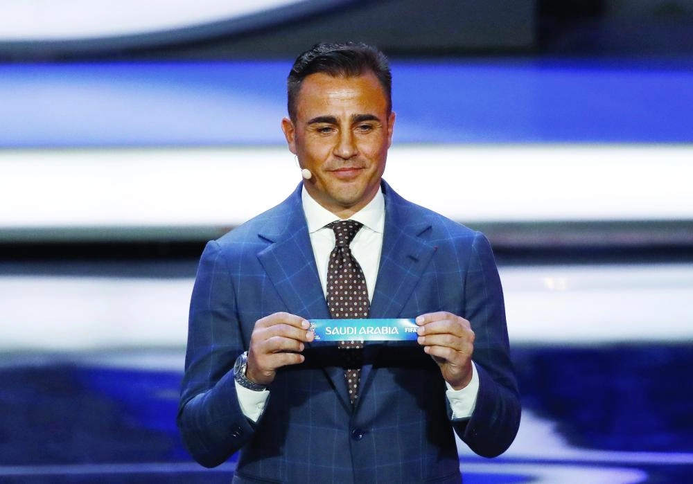 الإيطالي كانافارو سحب قرعة الأخضر أمس (رويترز)