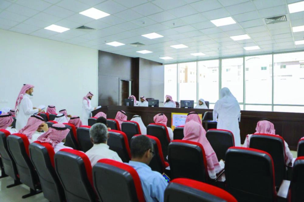 






من داخل المحكمة التجارية بالرياض                                                (مكة)