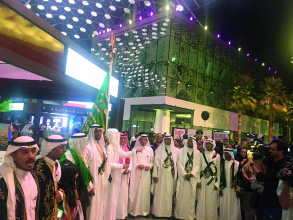 






من الفعاليات الثقافية والفنية تحت شعار «عزكم عزنا» احتفالا باليوم الوطني للإمارات                                                       (مكة)  