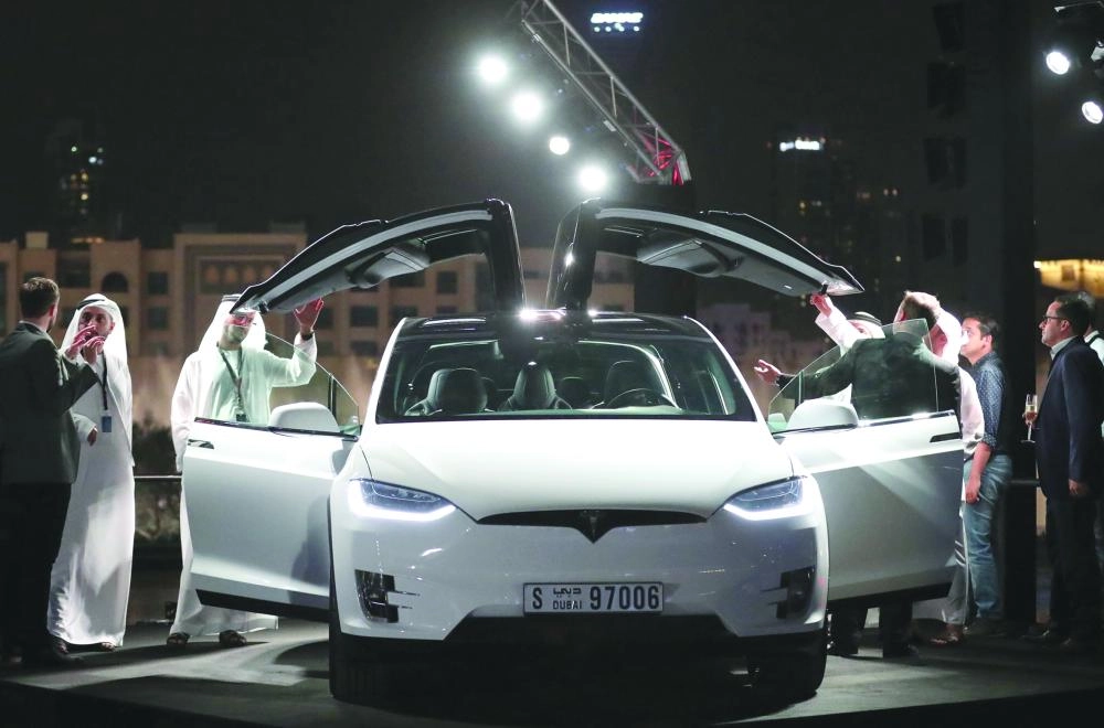 






سيارة كهربائية أثناء عرضها في دبي                                                          (مكة)