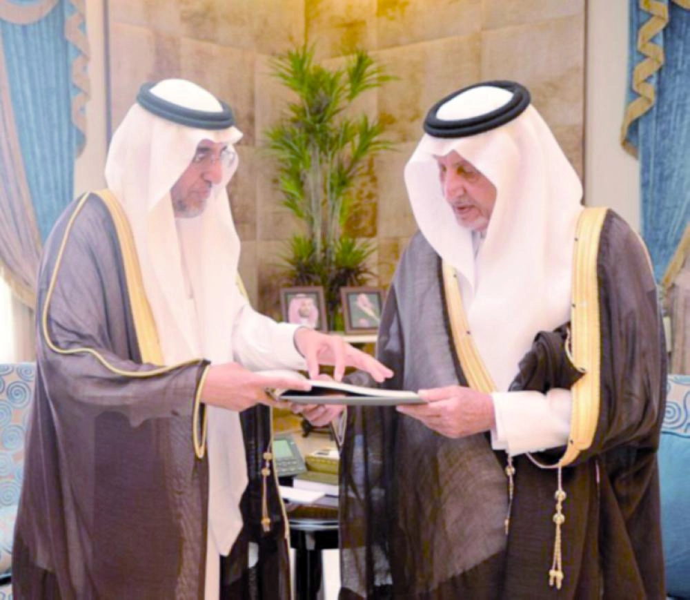 






خالد الفيصل يطلع على جهود هيئة المواصفات                                                 (واس)