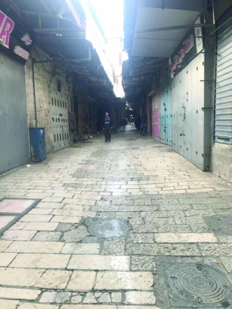 






قوات الاحتلال تفرق محتجين في الضفة الغربية