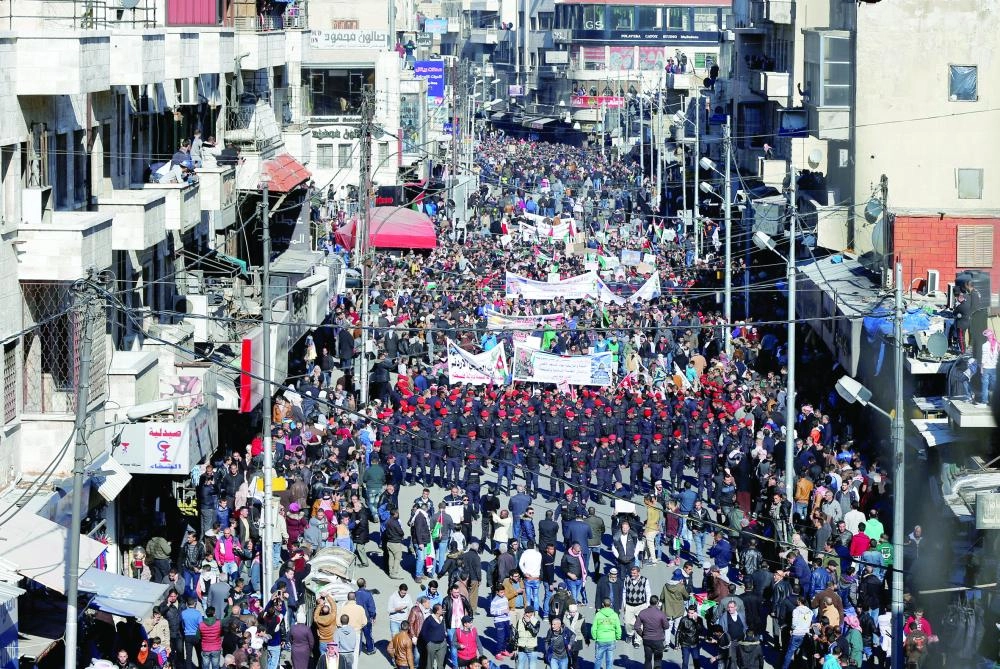 






مسيرات حاشدة في العاصمة الأردنية عمان منددة بقرار الرئيس الأمريكي                                                                   (الوكالات)