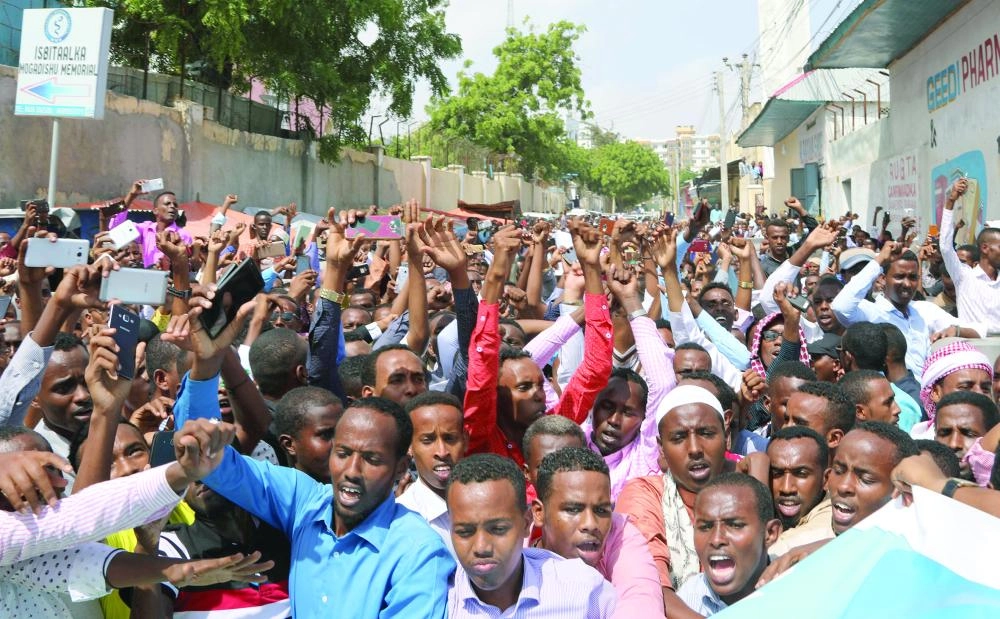 






صوماليون في مسيرة منددة بالقرار