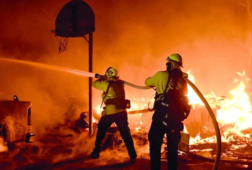 FILE PHOTO: Firefighters battle flames from a Santa Ana wind-driven brush fire called the Thomas Fire in Santa Paula, California, U.S. on December 4, 2017.    REUTERS/Gene Blevins/File Photo