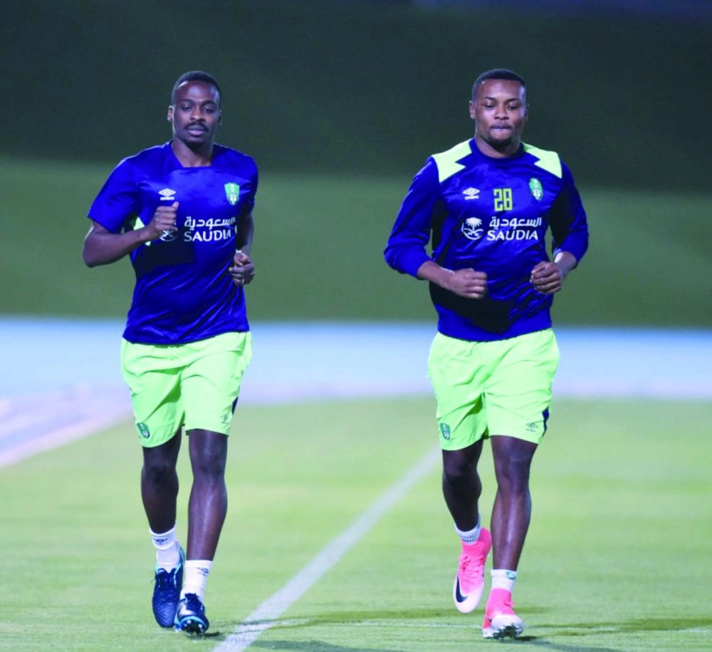 






معتز هوساوي وأبوابونا خلال تدريبات الأهلي (إعلامي الأهلي)