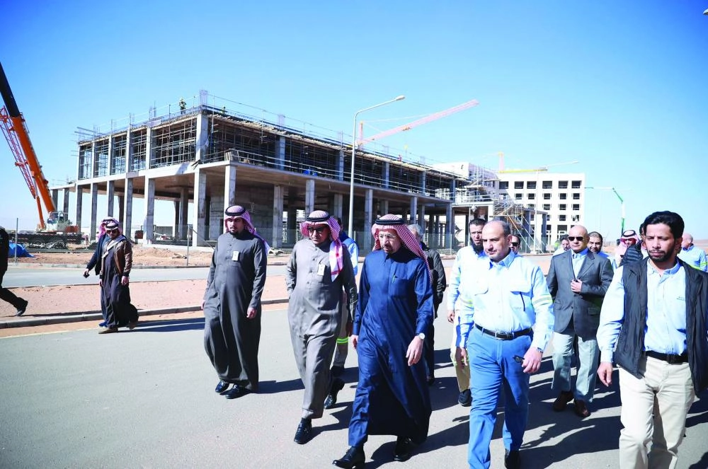 






خالد الفالح خلال زيارته التفقدية لمشروع مدينة وعد الشمال الصناعية في منطقة الحدود الشمالية                                                                                                                                        (واس)