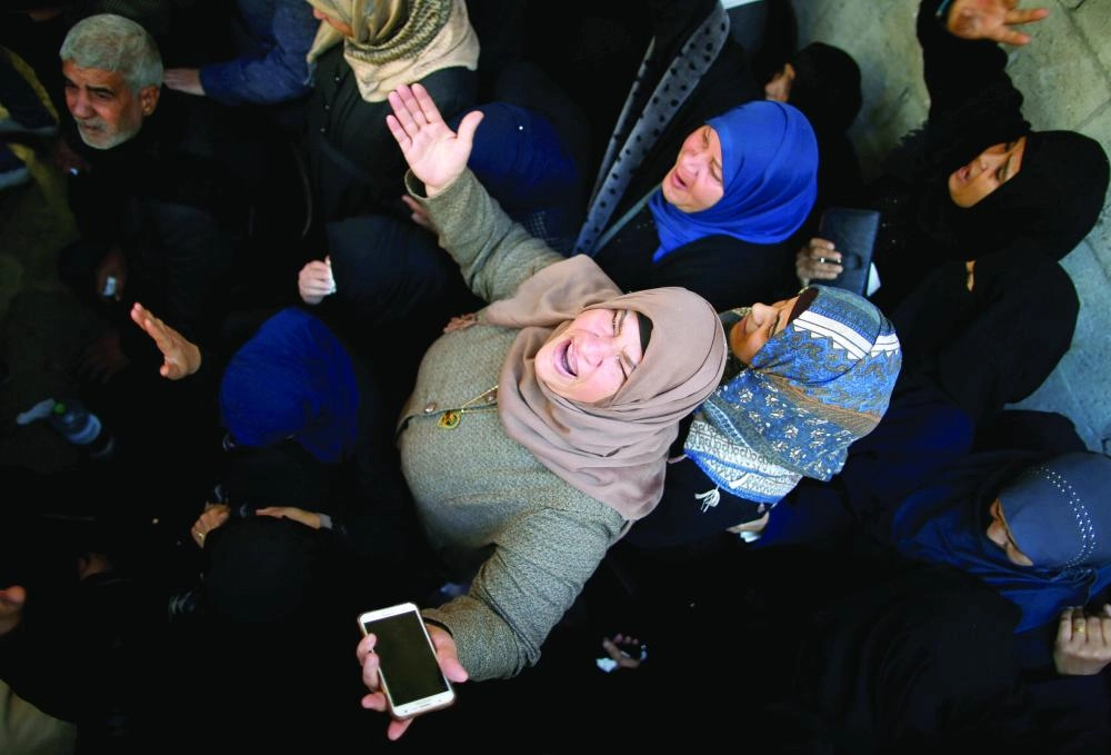 






أهالي شهداء القصف على غزة