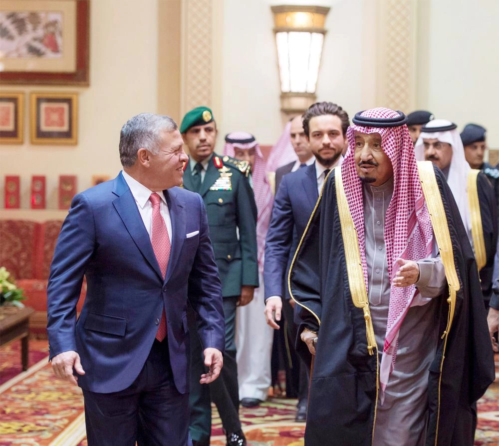 الملك سلمان لدى استقباله الملك عبدالله الثاني        (واس)