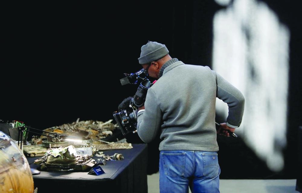 






أدلة تقرير الأمم المتحدة من أسلحة وصواريخ خلال المؤتمر                      (رويترز)