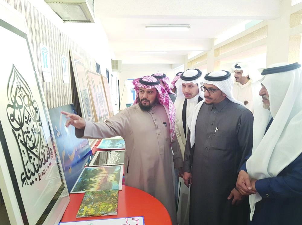 






من الاحتفال باليوم العالمي للغة العربية في إحدى المناطق أمس                  (واس)