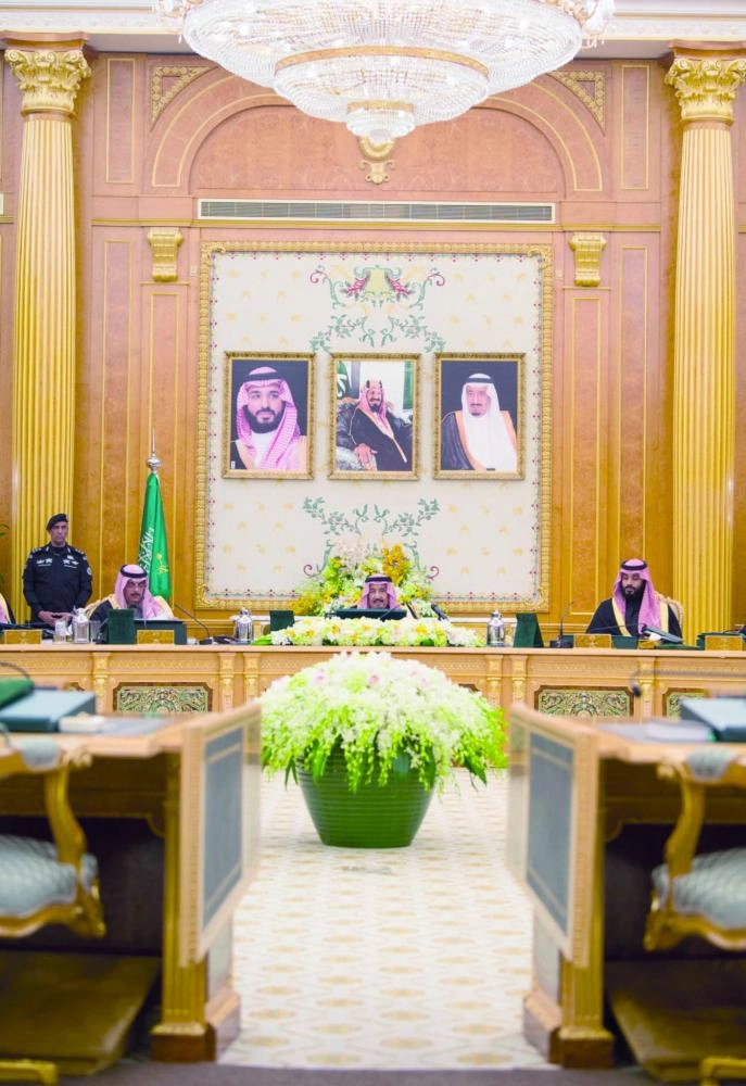 






خادم الحرمين خلال ترؤسه جلسة مجلس الوزراء في الرياض أمس                                                (واس)