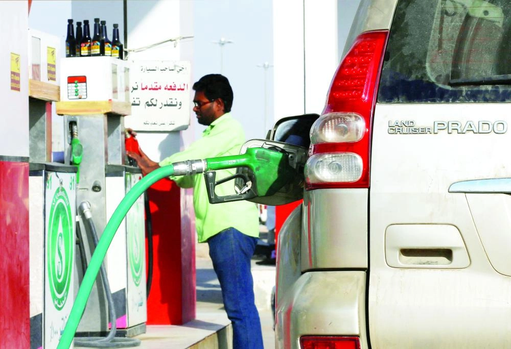 






أثناء تعبئة سيارة بالوقود بالرياض                                (مكة)