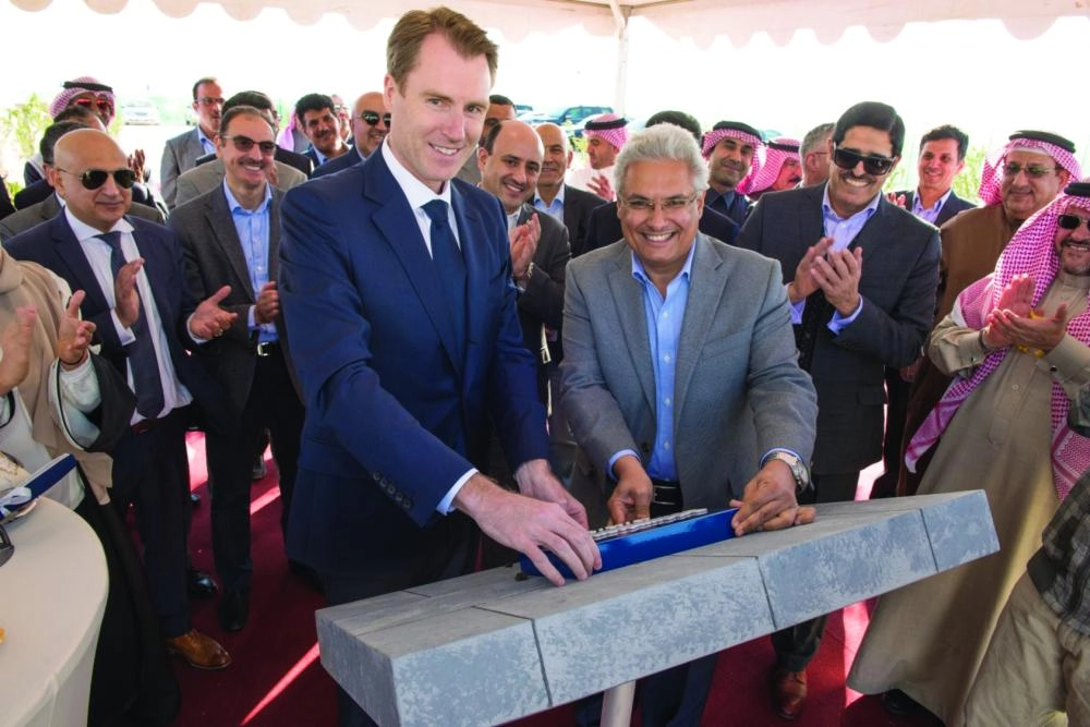 أثناء وضع حجر الأساس لمشروع شلمبرجير (مكة)