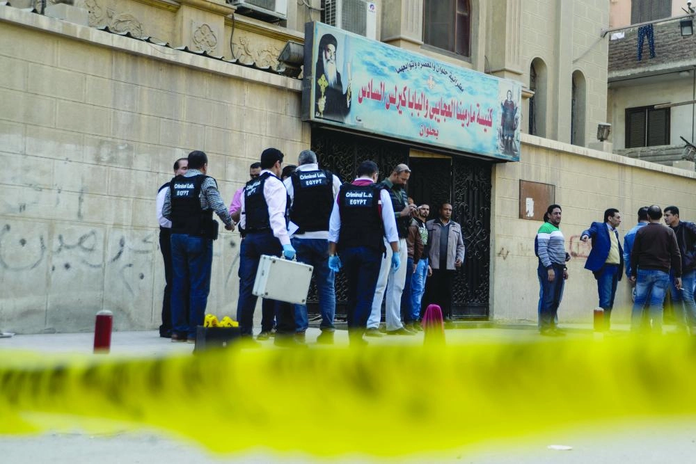 






قوات الأمن وفرق المفرقعات في موقع الحادث