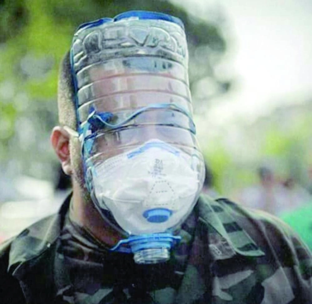 






ضوئيتان من تغطية الصحف الإيرانية للاحتجاجات