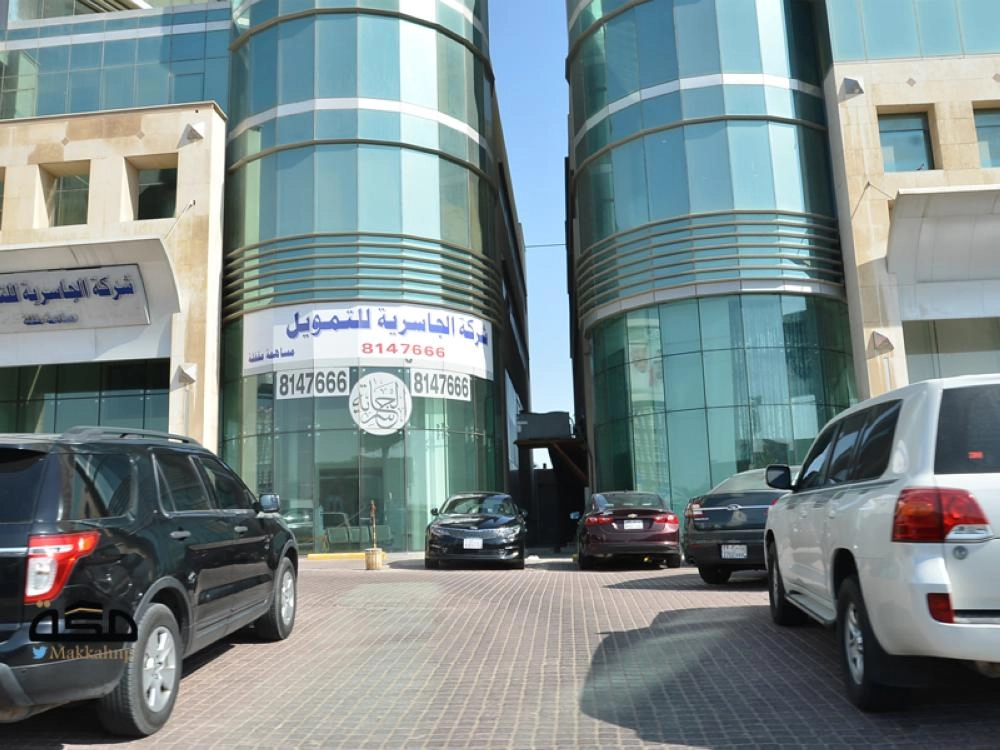 سيارات للبيع بالتقسيط أمام أحد شركات التمويل بالشرقية                                      (مكة)