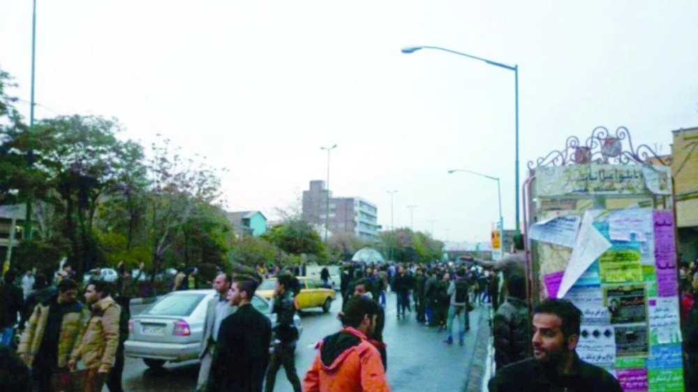 من المظاهرات بمدينة تبريز الإيرانية (تويتر)