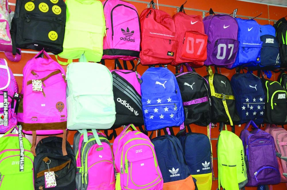 






حقائب مدرسية                                        (مكة)