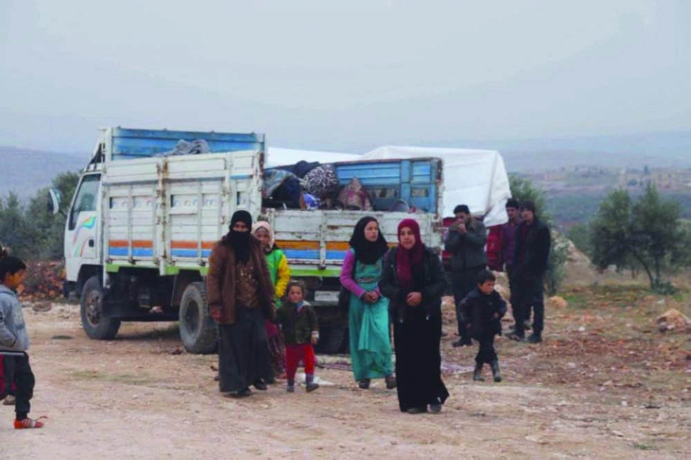 






نازحون في طريقهم للبحث عن مأوى